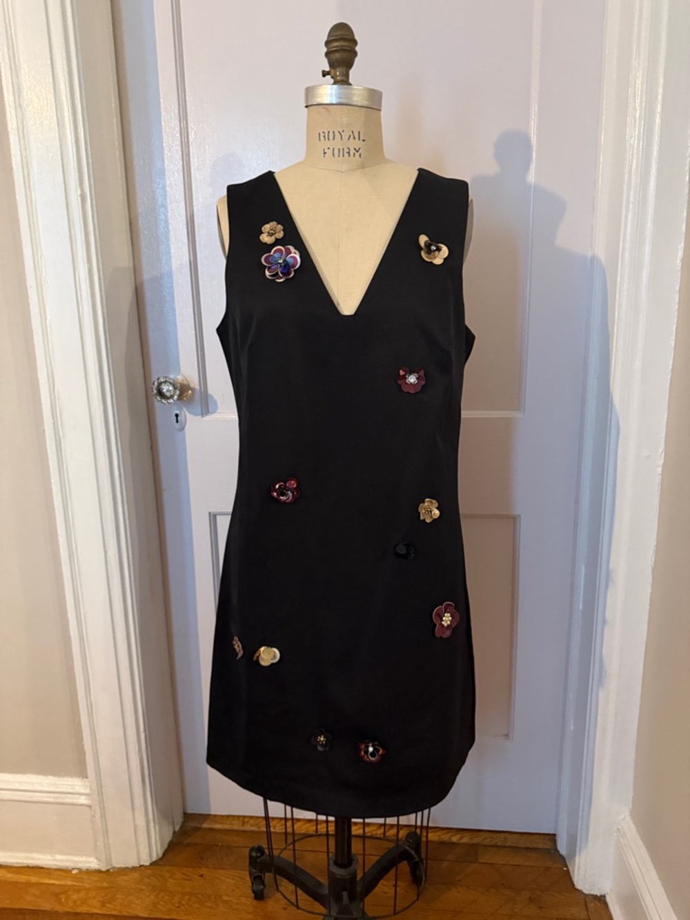 NWOT Nicole Miller Black V-Neck Floral Appliqué Dress - sz 12